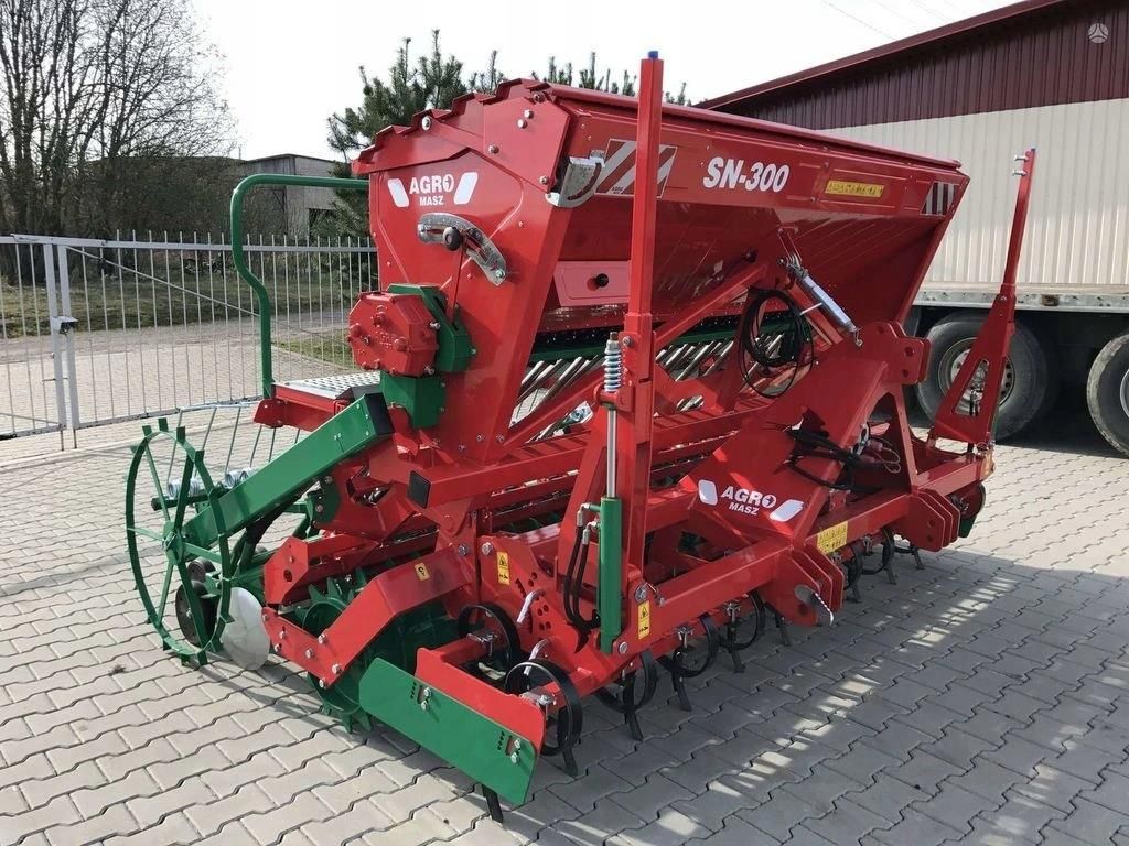 Siewnik zbożowy 2,5m 2,7m 3m SR300 SN300 Agro-Masz - zdjęcie 1 Siewnik zbożowy 2,5m 2,7m 3m SR300 SN300 Agro-Masz