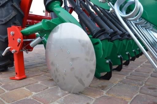 Siewnik zbożowy 2,5m 2,7m 3m SR300 SN300 Agro-Masz - zdjęcie 8 Siewnik zbożowy 2,5m 2,7m 3m SR300 SN300 Agro-Masz