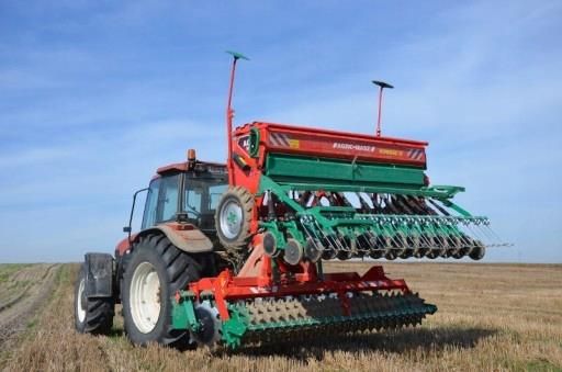 Siewnik zbożowy 2,5m 2,7m 3m SR300 SN300 Agro-Masz - zdjęcie 3 Siewnik zbożowy 2,5m 2,7m 3m SR300 SN300 Agro-Masz