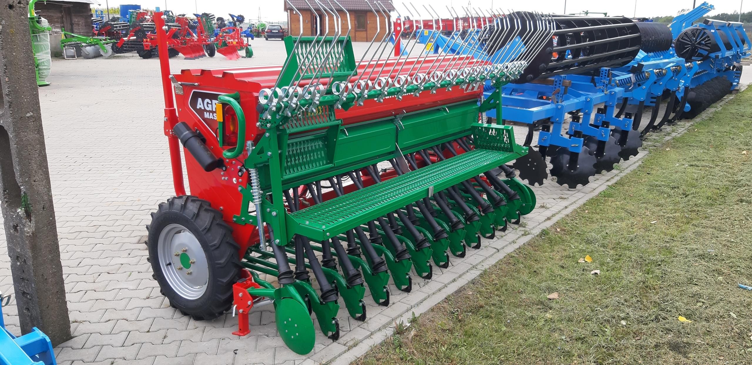 Siewnik zbożowy 2,5m 2,7m 3m SR300 SN300 Agro-Masz - zdjęcie 5 Siewnik zbożowy 2,5m 2,7m 3m SR300 SN300 Agro-Masz