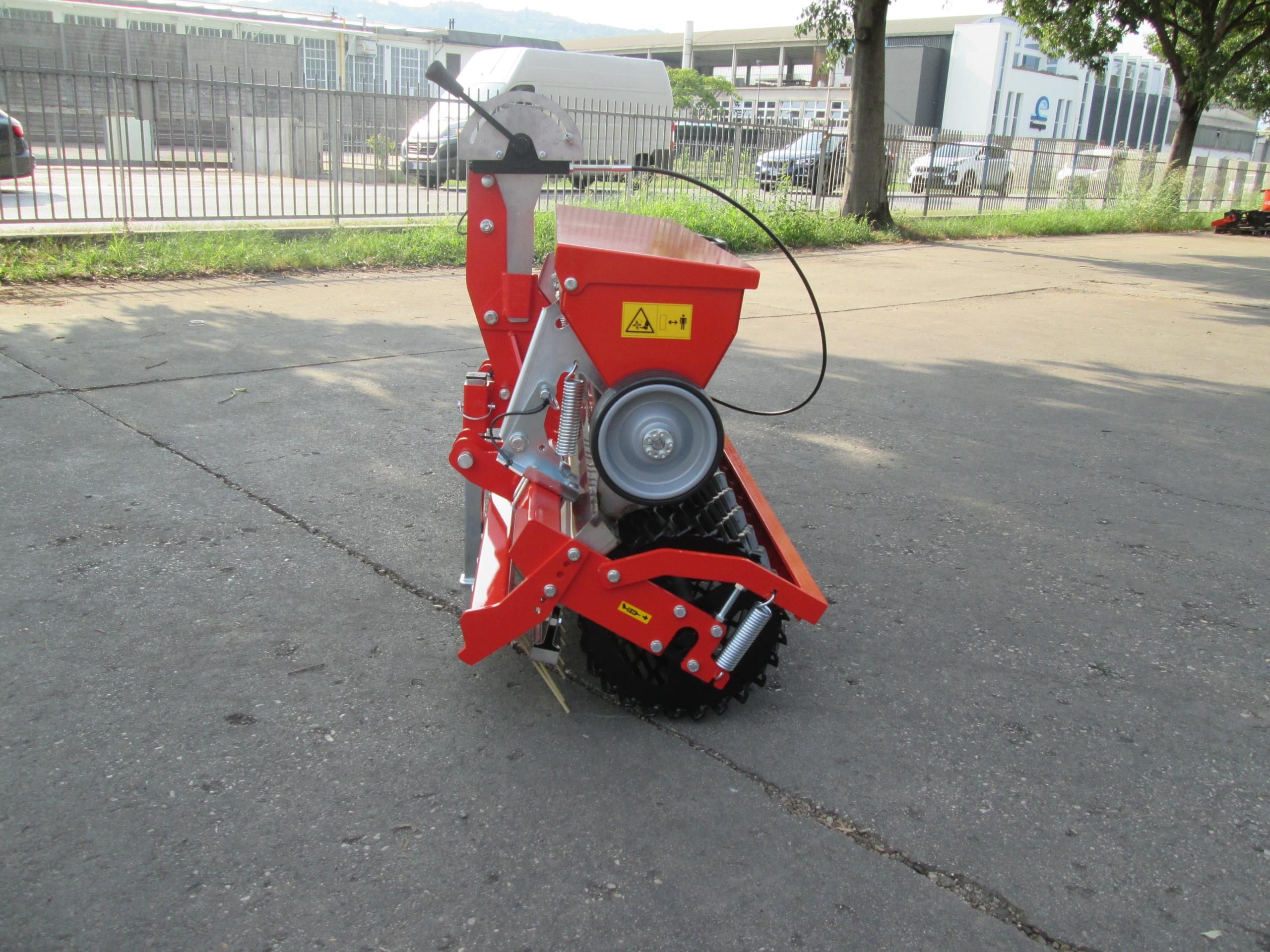 Siewnik do trawy 150cm KUBOTA, ISEKI, YANMAR, - zdjęcie 2 Siewnik do trawy 150cm KUBOTA, ISEKI, YANMAR,