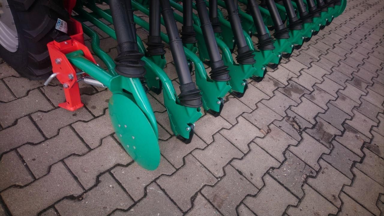 Siewnik do zboża AGRO-MASZ SR300 - zdjęcie 3 Siewnik do zboża AGRO-MASZ SR300