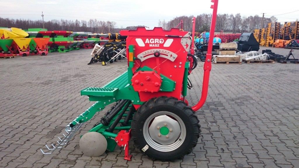 Siewnik Zbożowy 2,5m 2,7m 3m SR300 SN300 AGRO-MASZ - zdjęcie 9 Siewnik Zbożowy 2,5m 2,7m 3m SR300 SN300 AGRO-MASZ