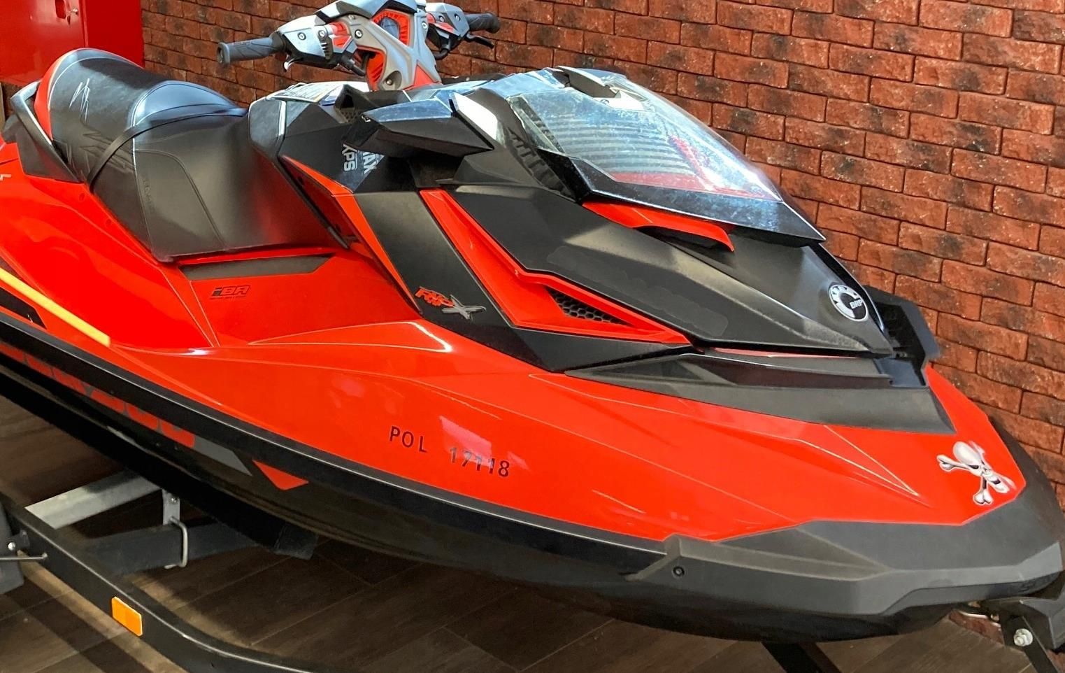 Skuter Wodny Sea-Doo RXP 300 RS 2016r 23 mth - zdjęcie 4 Skuter Wodny Sea-Doo RXP 300 RS 2016r 23 mth