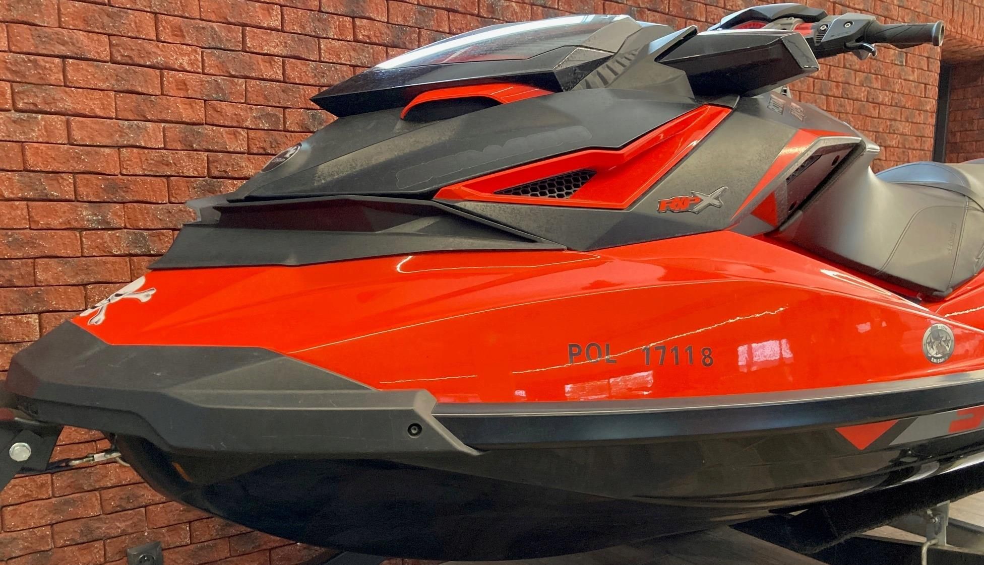 Skuter Wodny Sea-Doo RXP 300 RS 2016r 23 mth - zdjęcie 5 Skuter Wodny Sea-Doo RXP 300 RS 2016r 23 mth