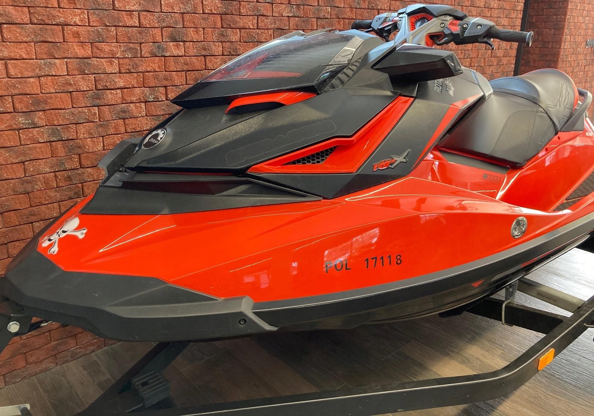 Skuter Wodny Sea-Doo RXP 300 RS 2016r 23 mth - zdjęcie 9 Skuter Wodny Sea-Doo RXP 300 RS 2016r 23 mth