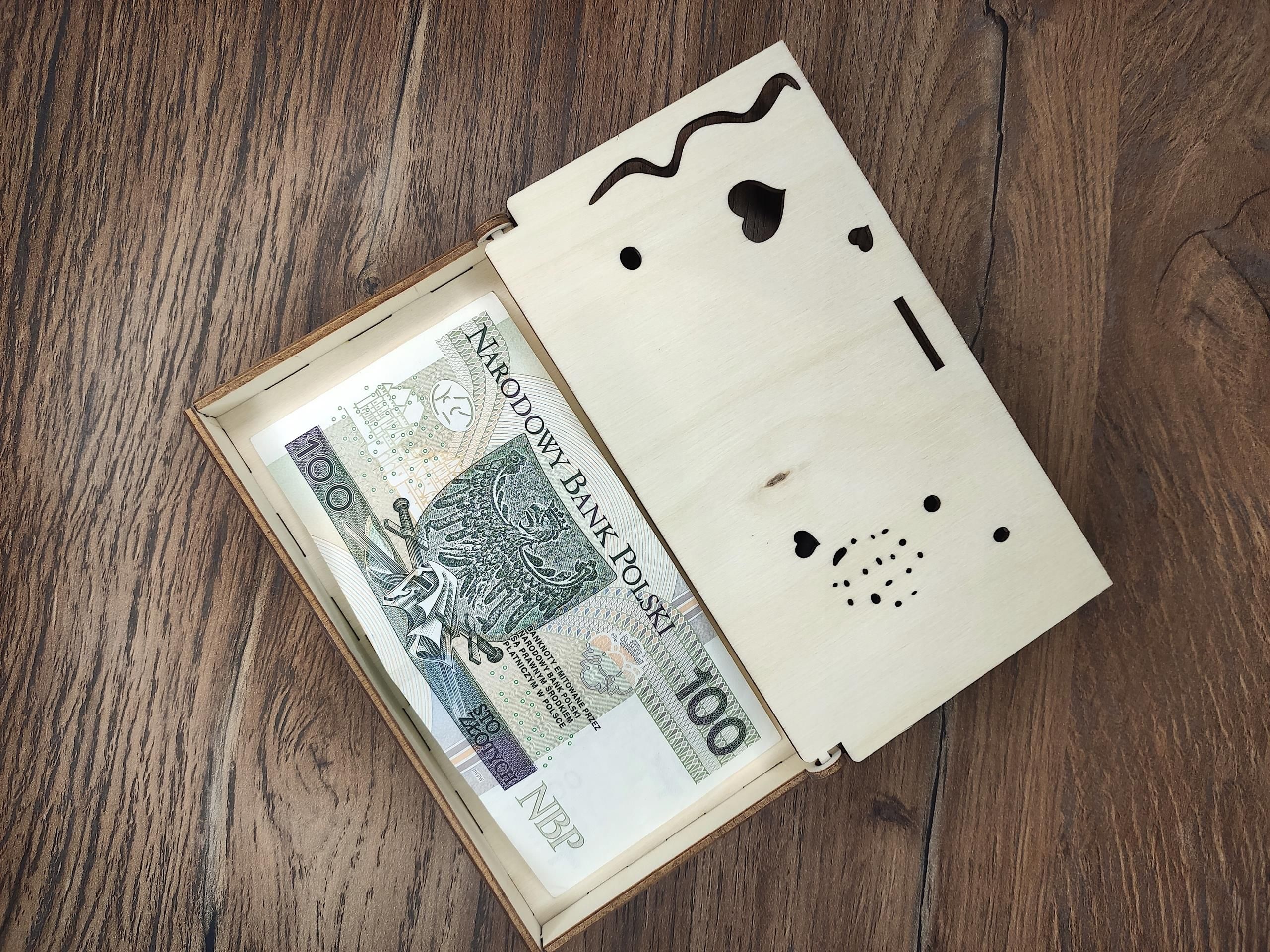 Drewniane pudełko na pieniądze PREZENT NA URODZINY
