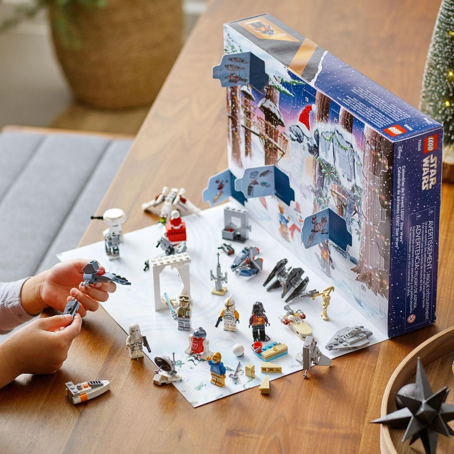 LEGO Star Wars 75340 Kalendarz adwentowy - zdjęcie 2 LEGO Star Wars 75340 Kalendarz adwentowy