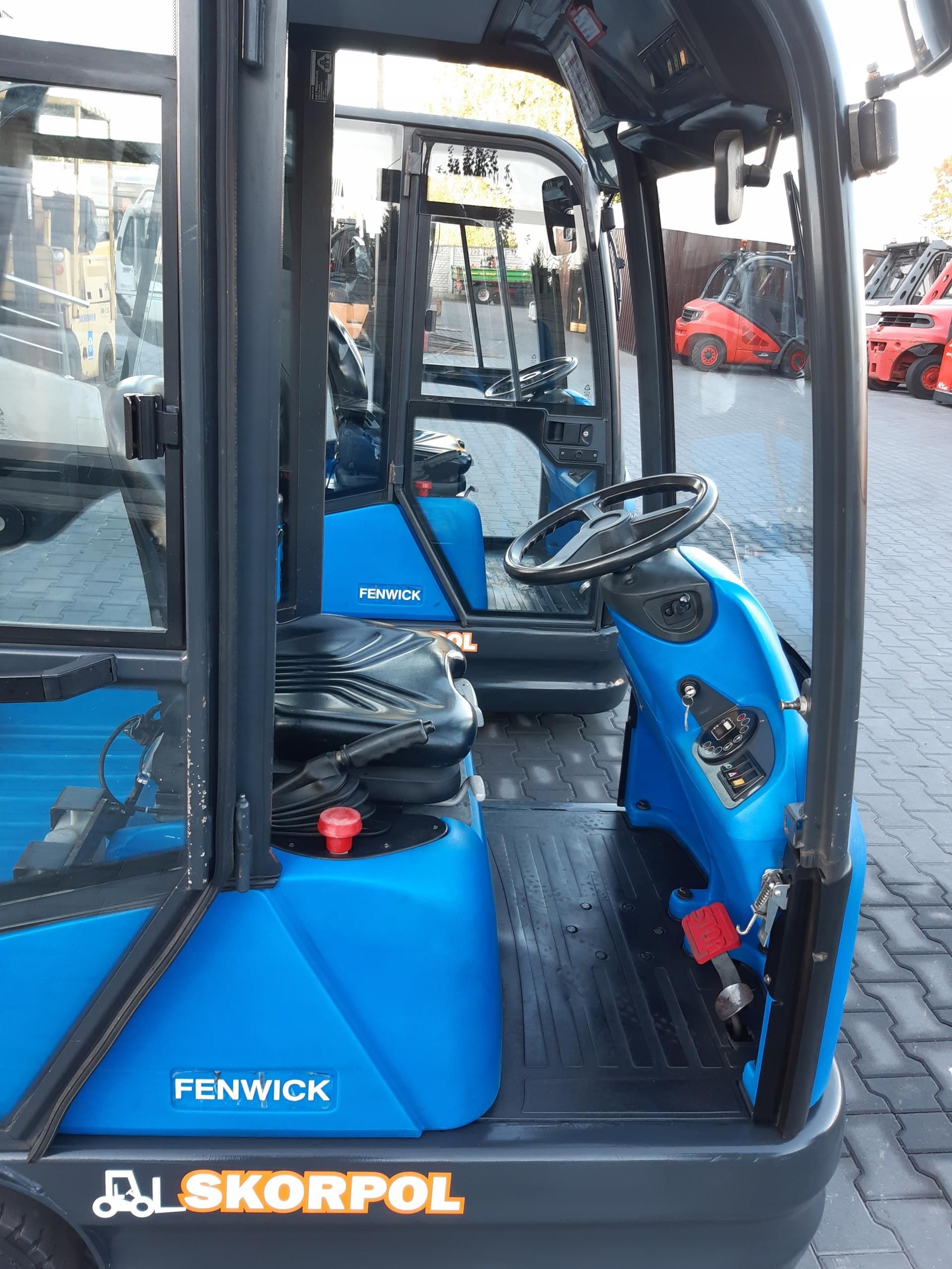 TRAKTOR PRZEMYSŁOWY ELEKTRYCZNY LINDE P 60 - zdjęcie 2 TRAKTOR PRZEMYSŁOWY ELEKTRYCZNY LINDE P 60