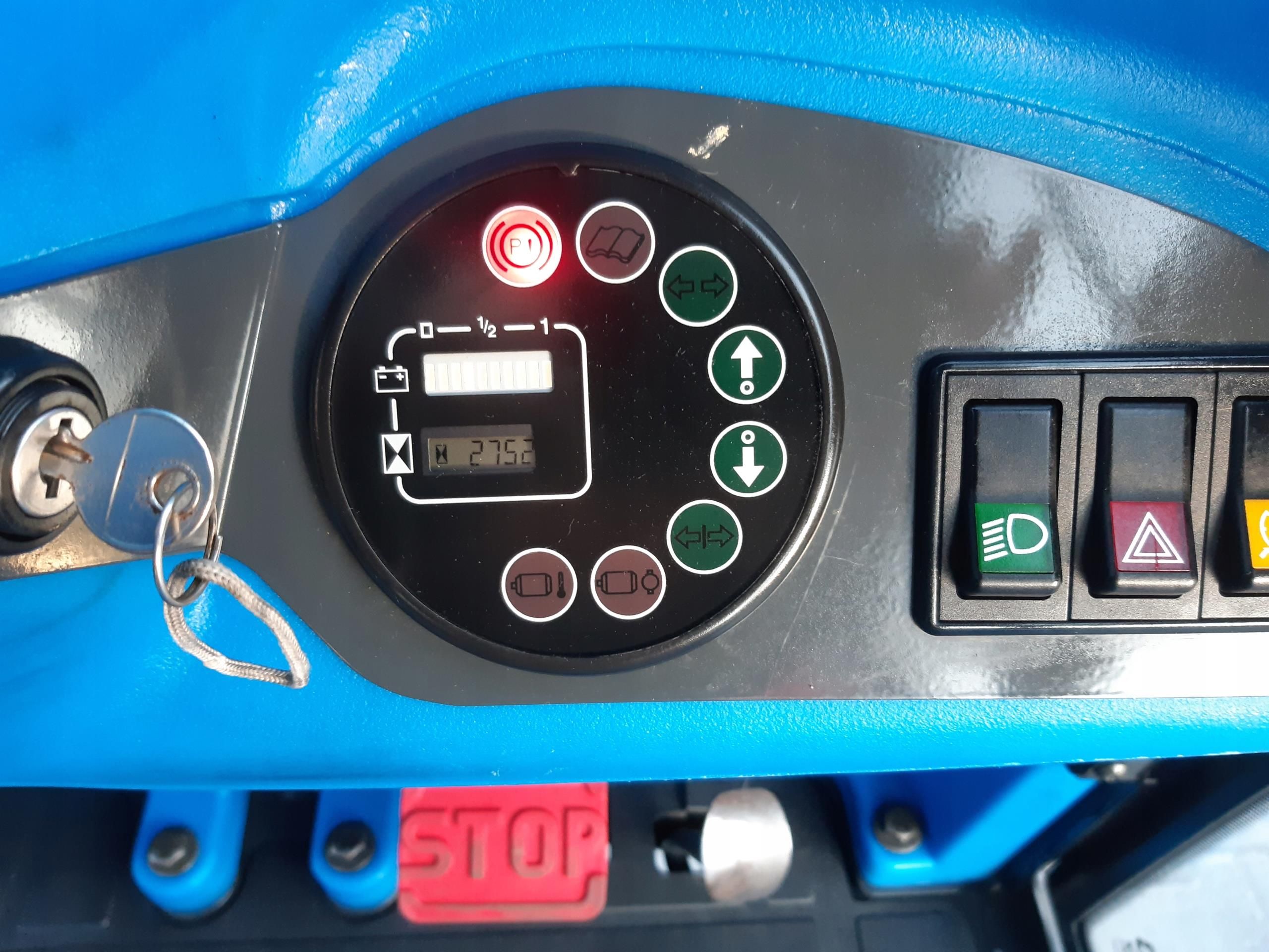 TRAKTOR PRZEMYSŁOWY ELEKTRYCZNY LINDE P 60 - zdjęcie 3 TRAKTOR PRZEMYSŁOWY ELEKTRYCZNY LINDE P 60