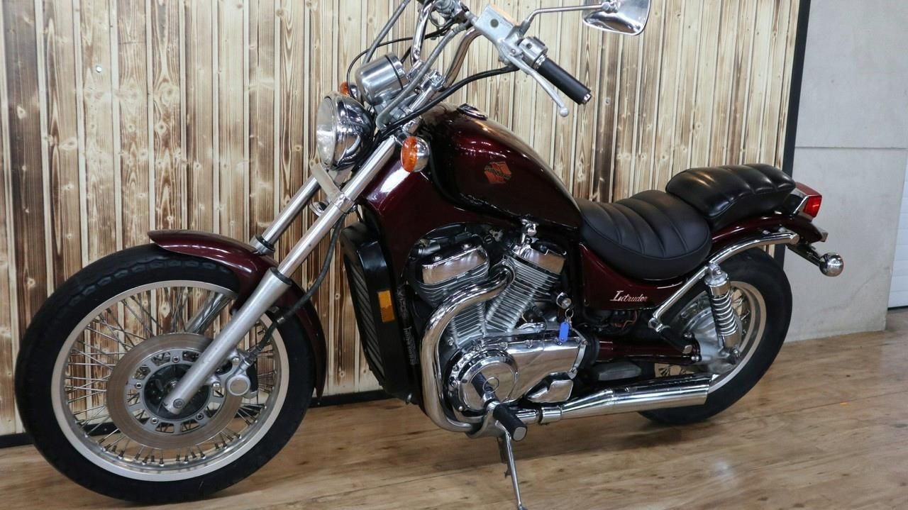 Suzuki Intruder (INTRUDER 700) 700 ## bardzo - zdjęcie 2 Suzuki Intruder (INTRUDER 700) 700 ## bardzo