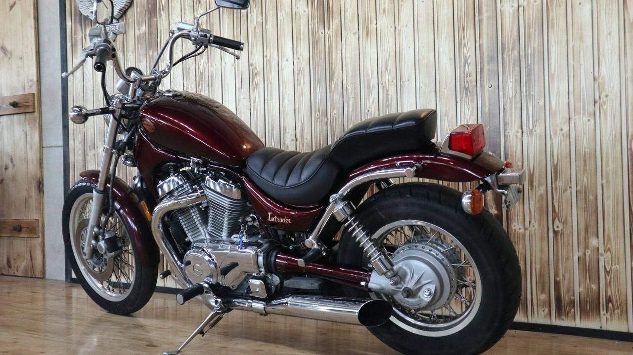 Suzuki Intruder (INTRUDER 700) 700 ## bardzo - zdjęcie 3 Suzuki Intruder (INTRUDER 700) 700 ## bardzo