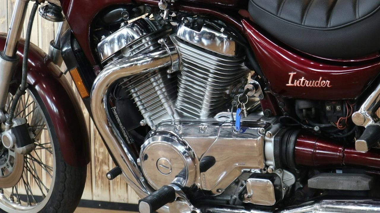 Suzuki Intruder (INTRUDER 700) 700 ## bardzo - zdjęcie 10 Suzuki Intruder (INTRUDER 700) 700 ## bardzo