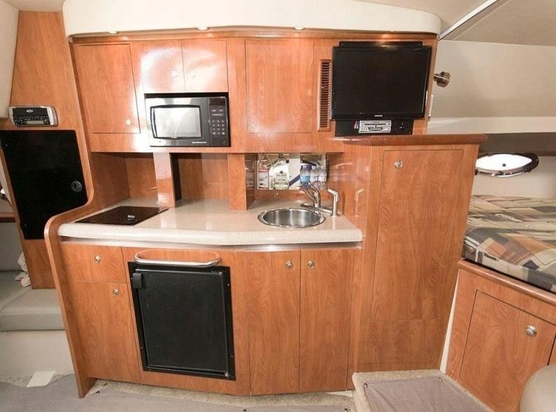 Cruisers Yachts 300 Express | Model 2006 - zdjęcie 6 Cruisers Yachts 300 Express | Model 2006