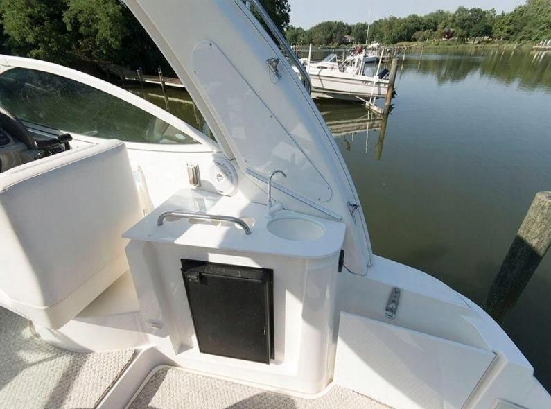 Cruisers Yachts 300 Express | Model 2006 - zdjęcie 3 Cruisers Yachts 300 Express | Model 2006