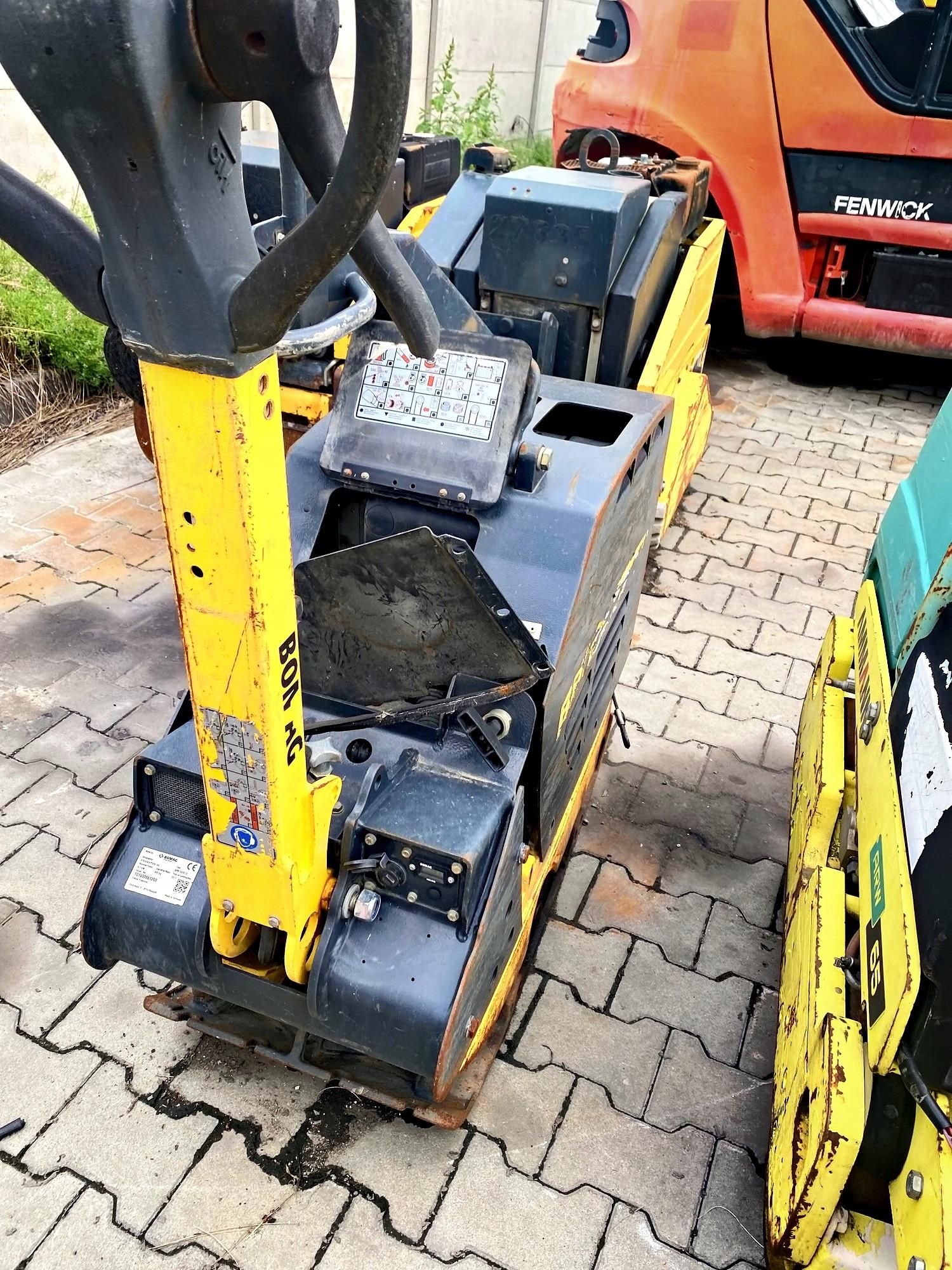 Bomag Zagęszczarka Rewersyjna Bpr Ubijak Płytowy - zdjęcie 2 Bomag Zagęszczarka Rewersyjna Bpr Ubijak Płytowy