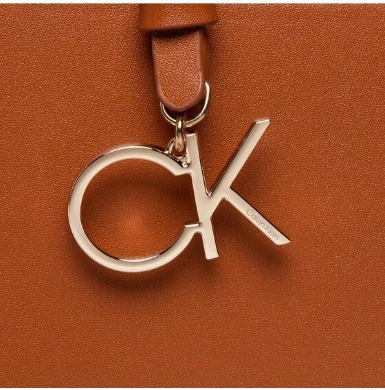 CALVIN KLEIN TOREBKA CK MUST SHOPPER LG EPI MONO kolor BEŻOWY  (K60K6098750HE) - Damskie Torebki –