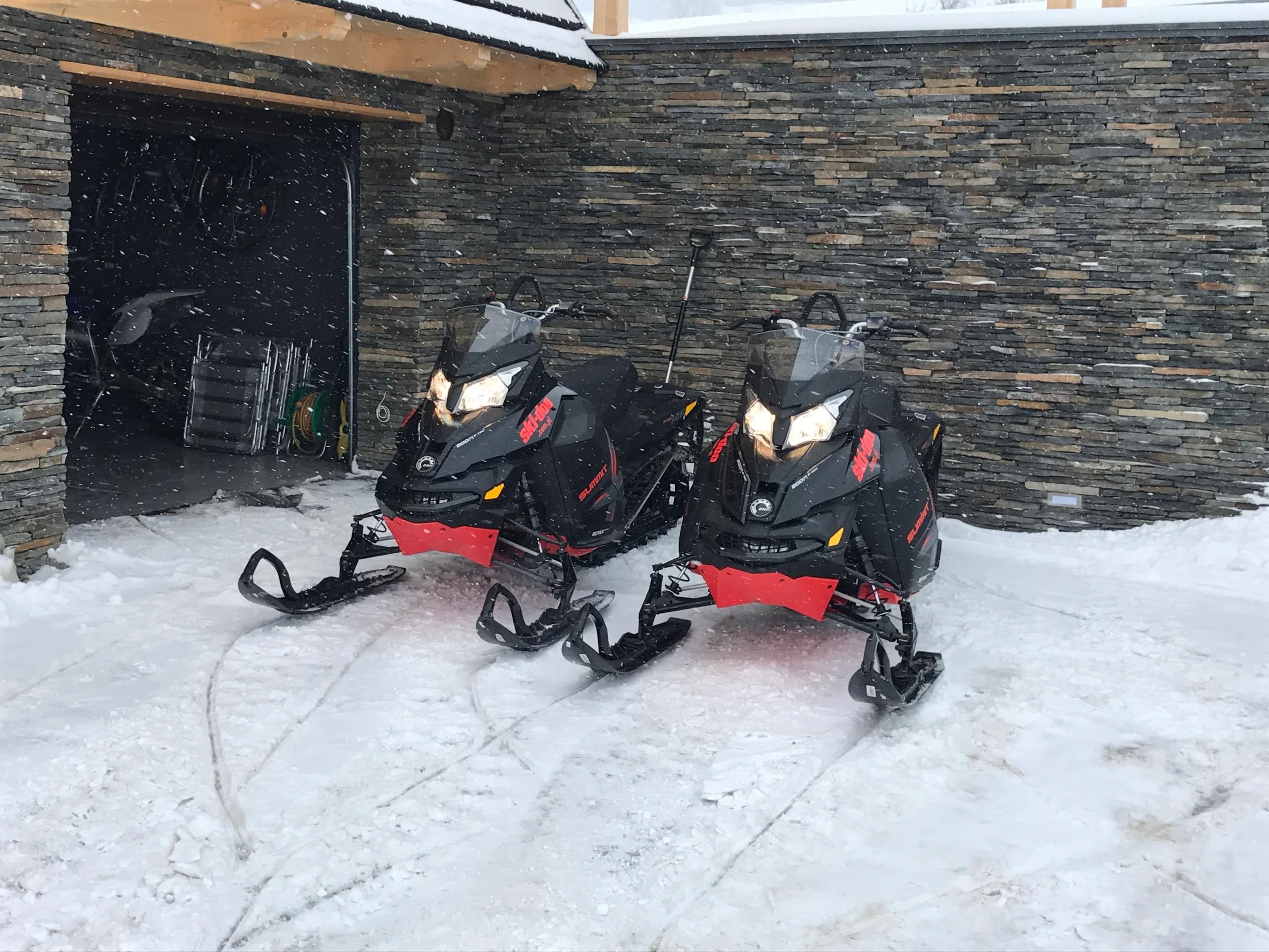Skuter Śnieżny Ski-Doo Summit 146 2015 - zdjęcie 2 Skuter Śnieżny Ski-Doo Summit 146 2015