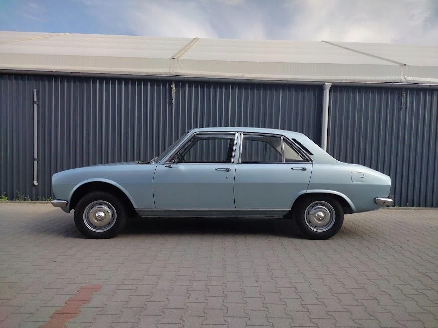 Francuski hrabia Peugeot 504 piękny oldtimer