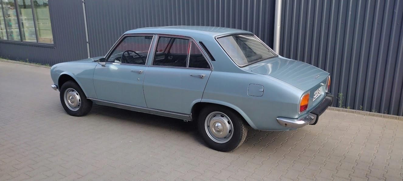 Francuski hrabia Peugeot 504 piękny oldtimer