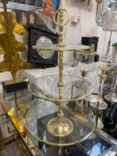 Wytworna złota patera trzypoziomowa z metalu i szkła z uchwytem do eleganckiego salonu i candy baru - Tace handmade