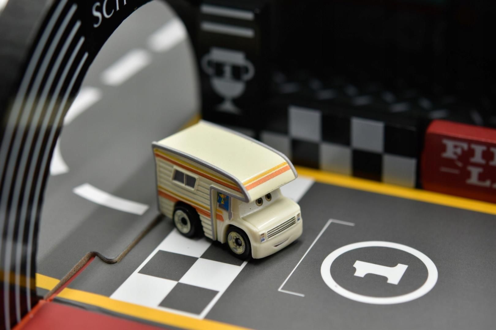 LARRY CAMPER ラリー　キャンカー カーズ ミニカー Disney/Pixar Cars Oversized Larry Camper Diecast Vehicle