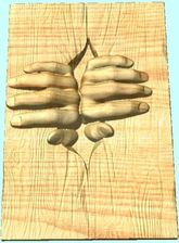 Zdjęcie płaskorzeżba ręce drewno prezent - Chełmek