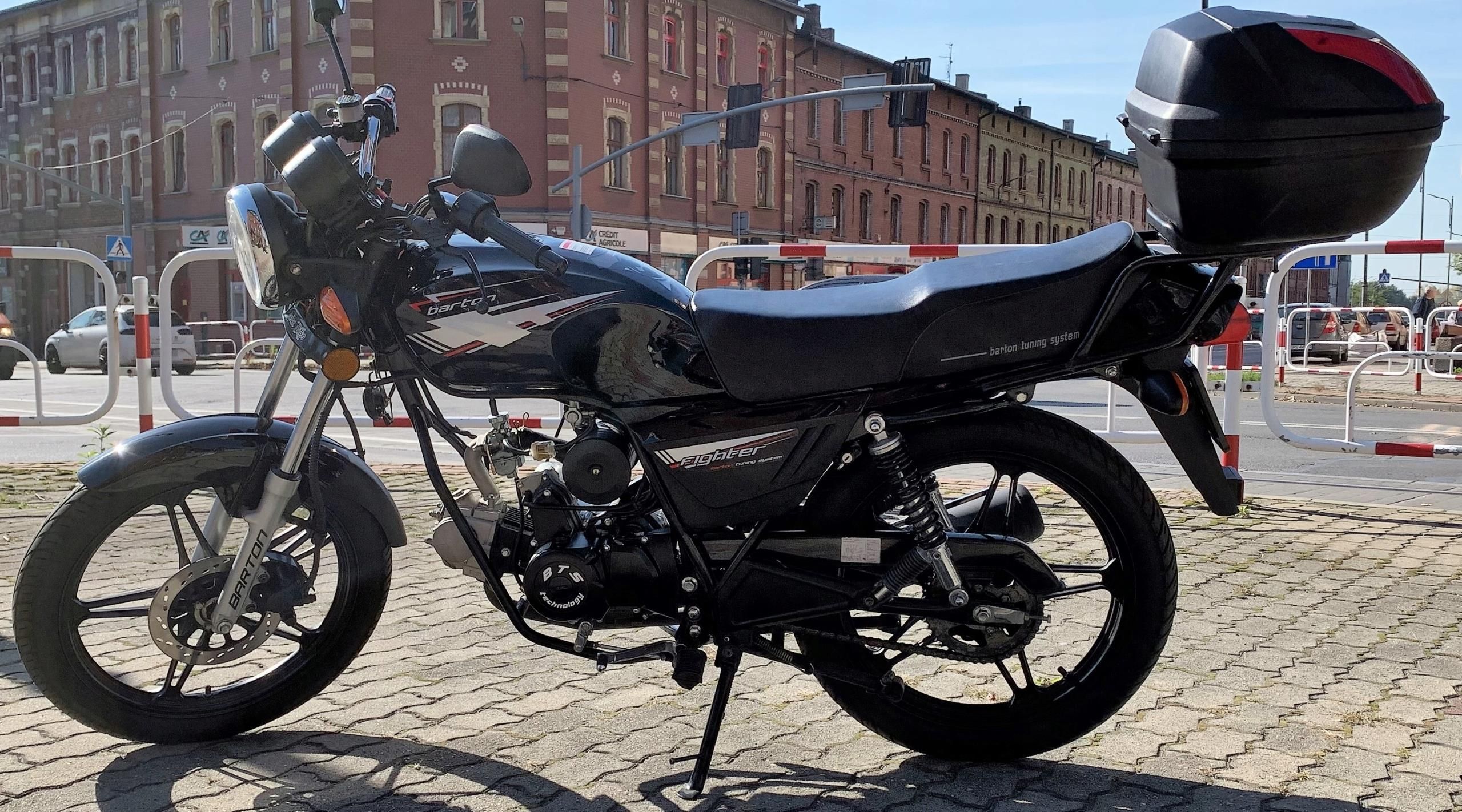 BARTON FIGHTER MOTOROWER 50cm 4T + KUFER OKAZJA !! - zdjęcie 7 BARTON FIGHTER MOTOROWER 50cm 4T + KUFER OKAZJA !!