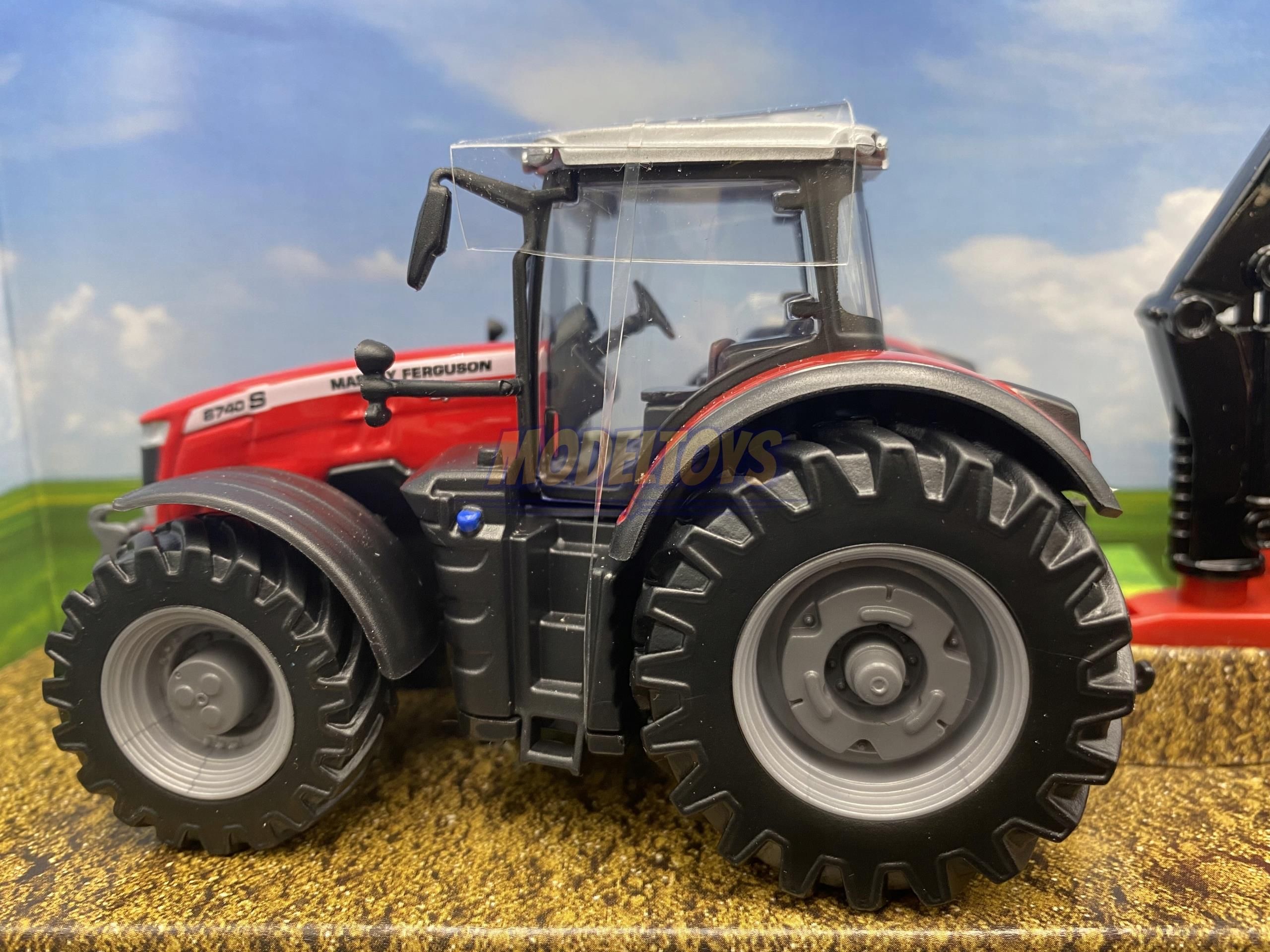 Bburago Tracteur Massey Fergusson 8740S moulé sous pression avec chargeur avant et pince – Réplique de jouet de collection à l'échelle 1:50