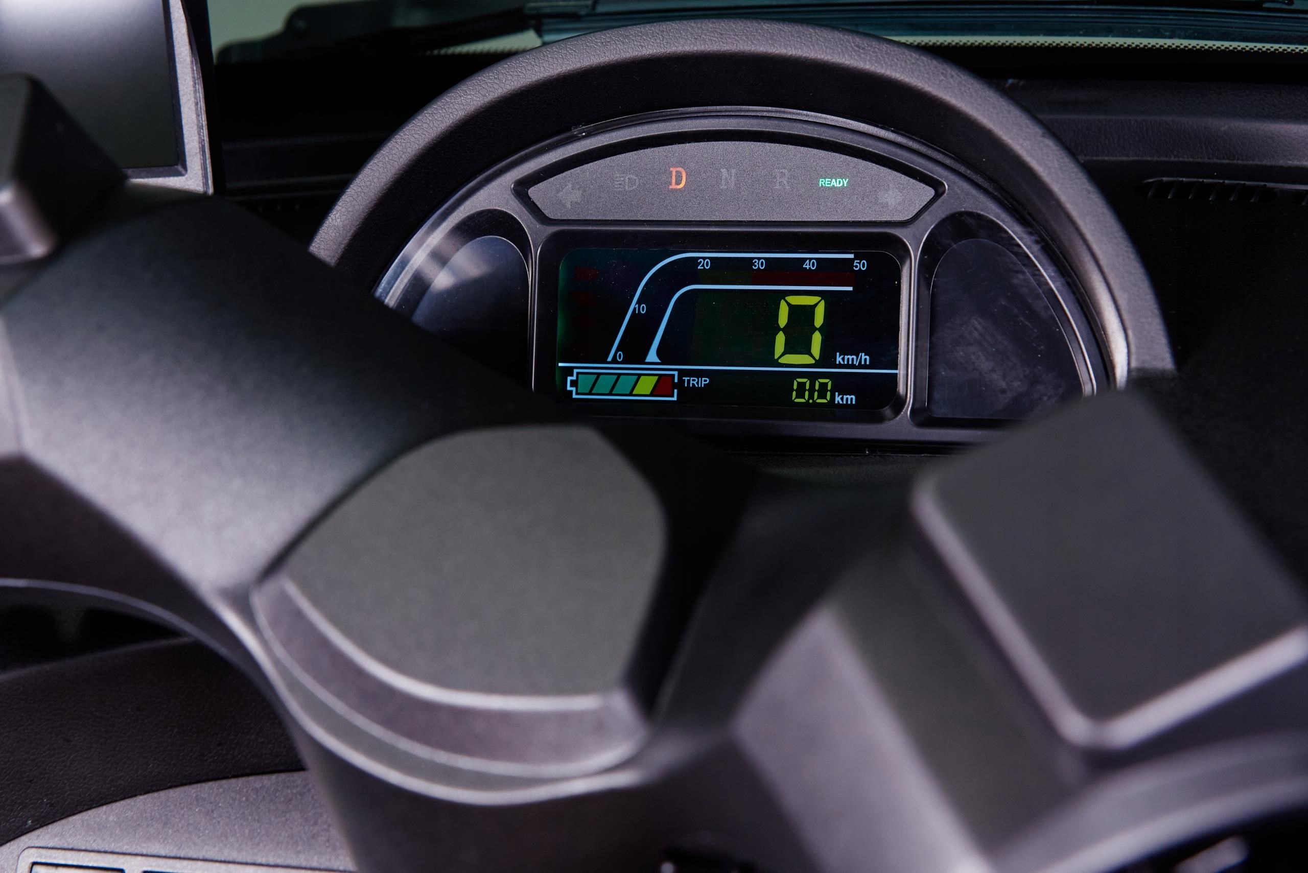 Trzykołowy pojazd elektryczny FROST, biały - zdjęcie 1 Trzykołowy pojazd elektryczny FROST, biały