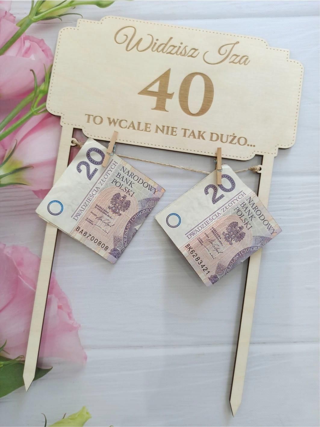 62cc1a55-930b-45ed-bec8-197be3771c30_i-mega-prezencik-topper-na-tort-widzisz-40-to-wcale-nie-tak-duzo.jpg