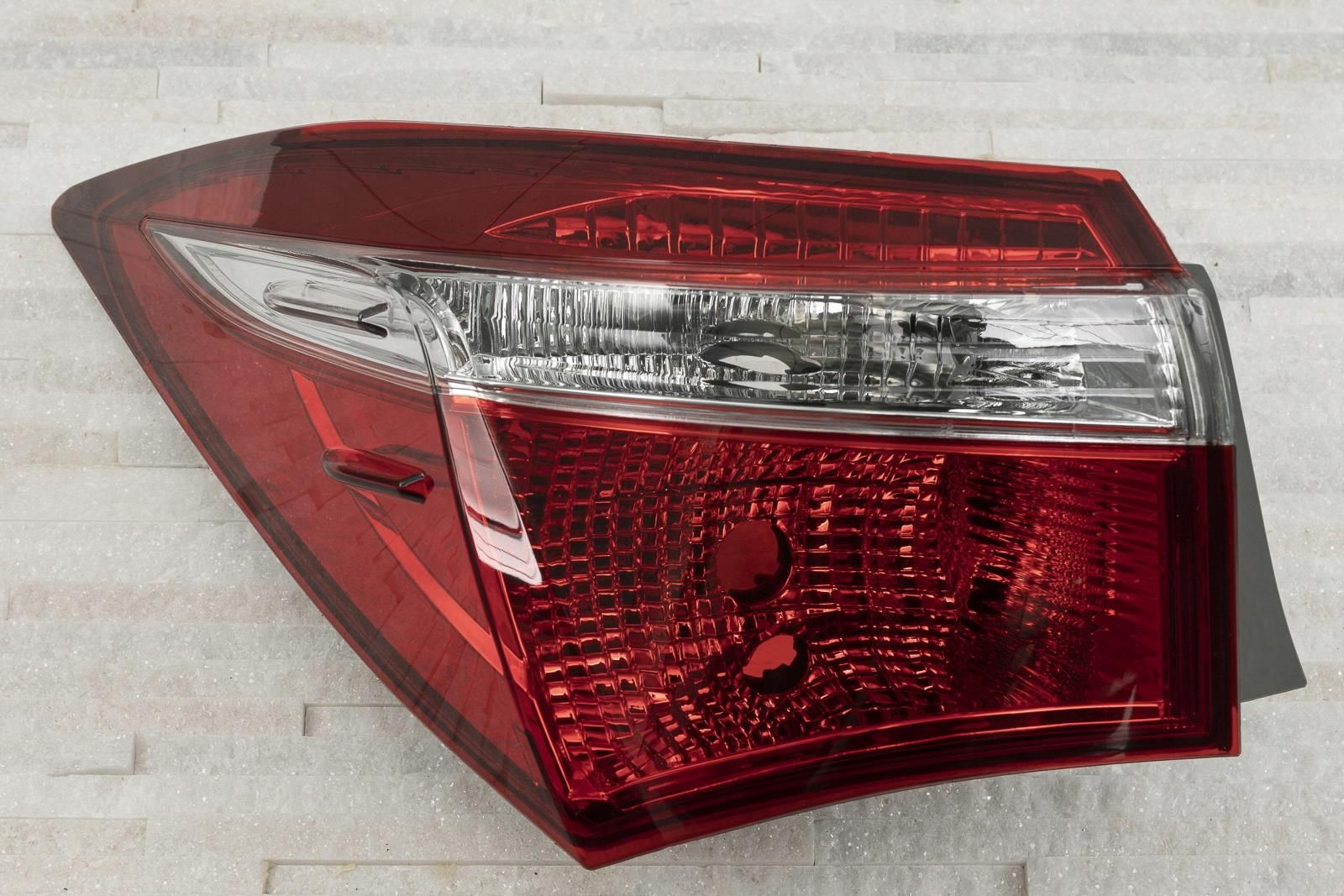 lampa-tylna-inny-toyota-corolla-xi-14-16-lampa-lewy-ty-8156102760