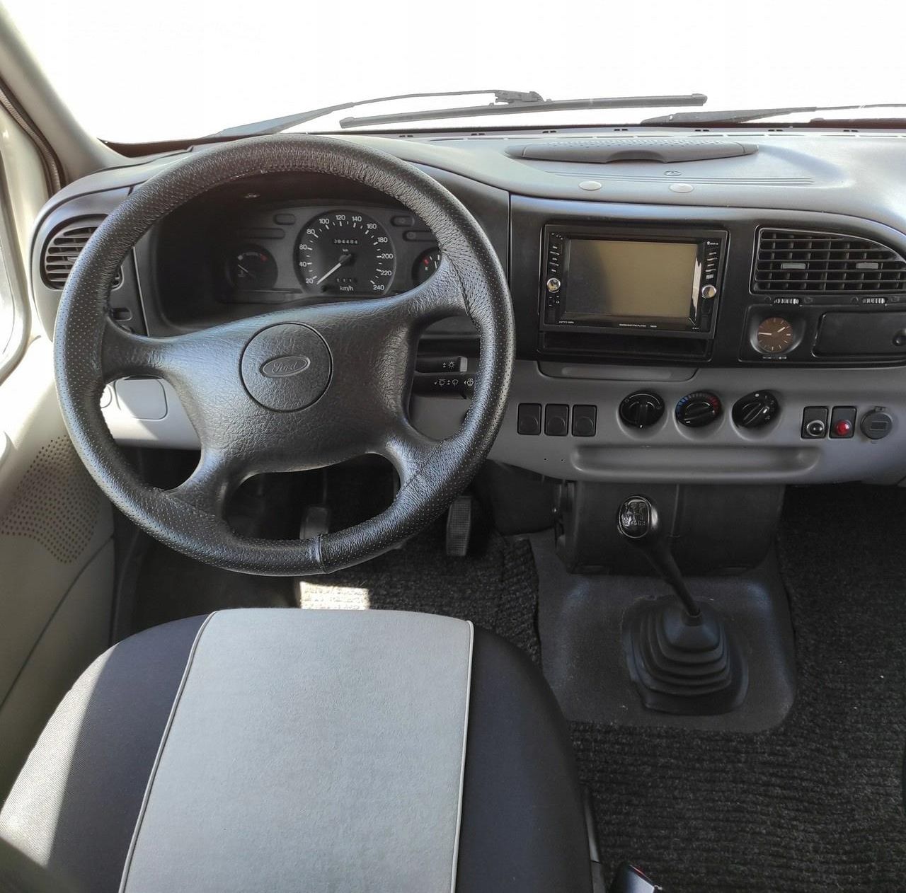 Ford Transit Przygotowany do sezonu. - zdjęcie 1 Ford Transit Przygotowany do sezonu.
