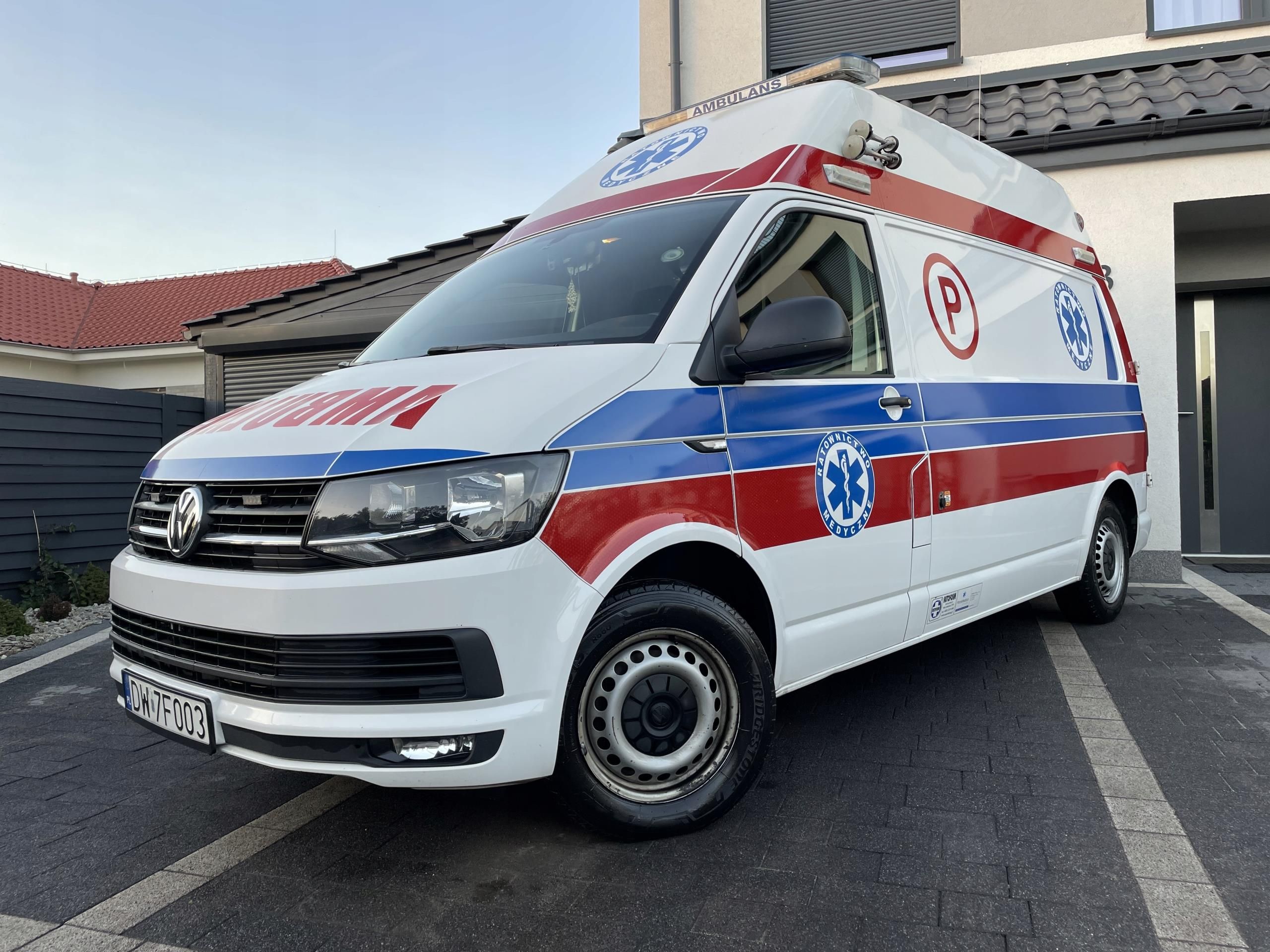 Volkswagen Transporter Karetka Pogotowia Ambulans Opinie I Ceny Na Ceneo Pl