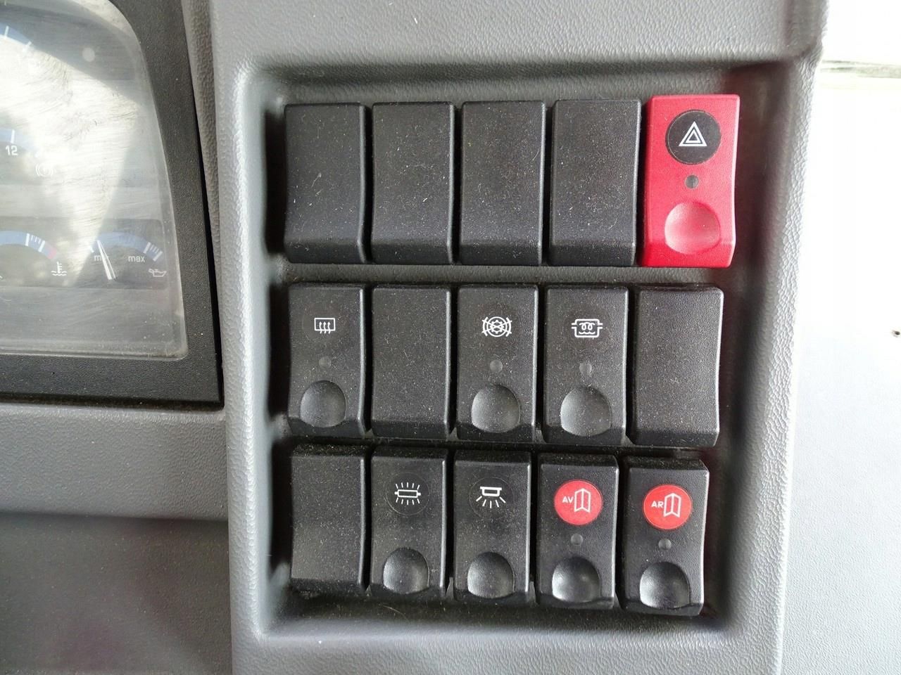 Renault P.V.I. SPROWADZONY Przebieg Udokumentowany - zdjęcie 2 Renault P.V.I. SPROWADZONY Przebieg Udokumentowany