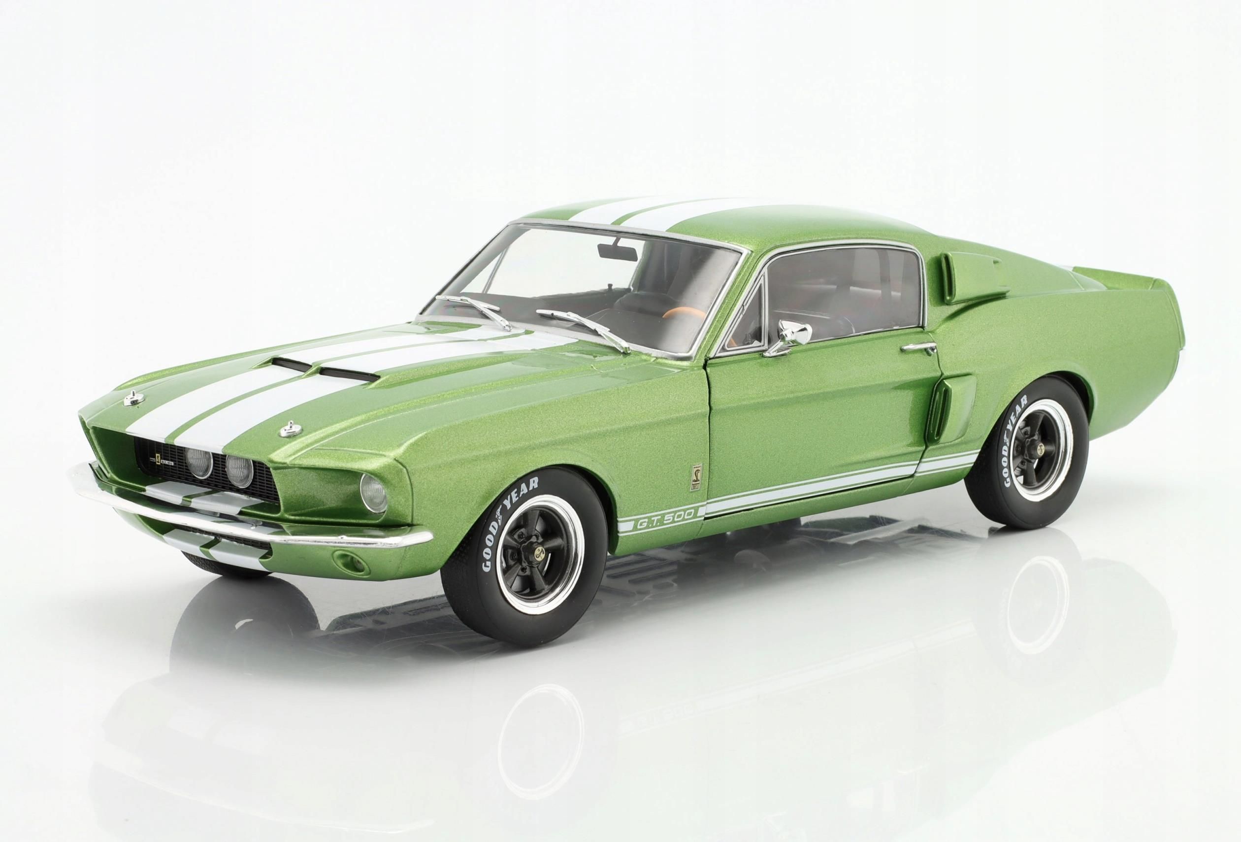 Ford Mustang Shelby GT500 1967 Par Solido - 1:18, Argent à Ford Mustang Shelby GT500 1967 Par Solido - 1:18, Argent à