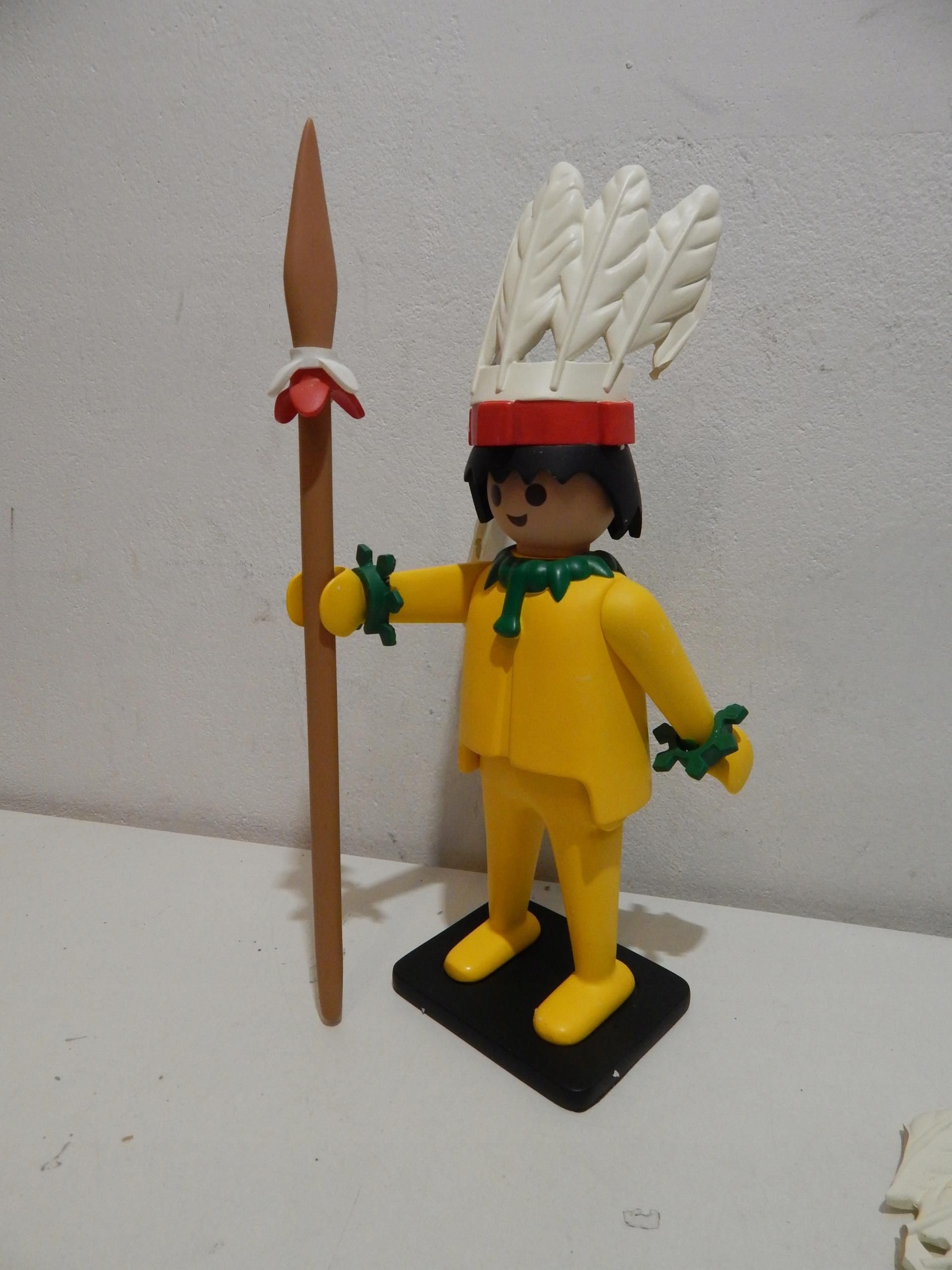FIGURA GRAN JEFE INDIO CON LANZA 1