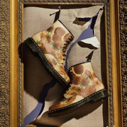 Buty Dr. Martens x The National Gallery 1460 SUNFLOWERS Yellow Backhand 27928102