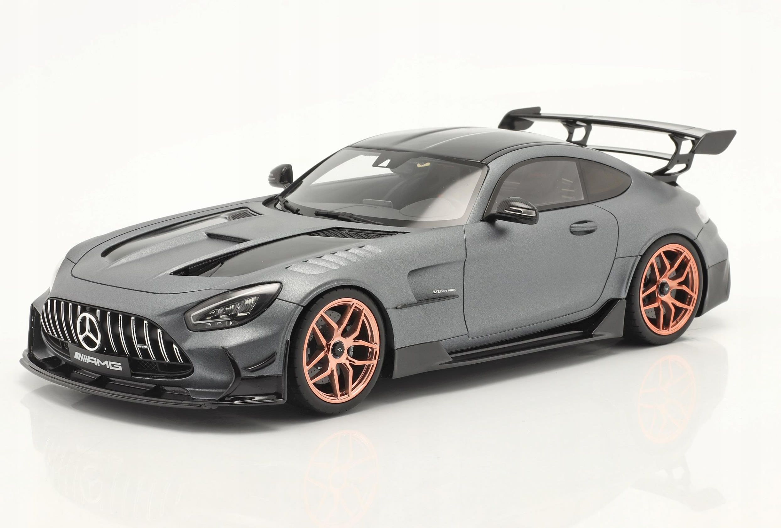 モデルカー　Mercedes AMG GT Black Series 1/18 Minichamps 1:18 Mercedes-AMG GT Black Series year 2020 white