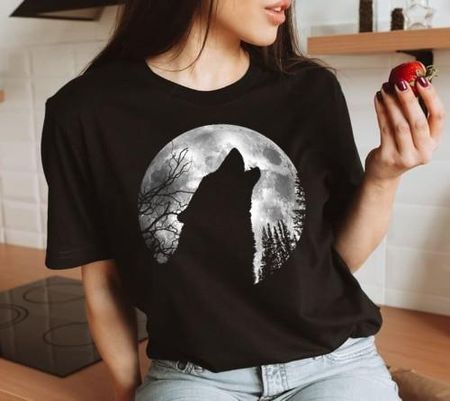 damska czarna koszulka z wilkiem