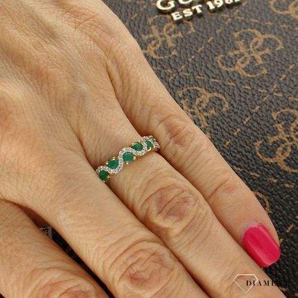 Diament Złoty pierścionek 375 z zielonymi kamieniami