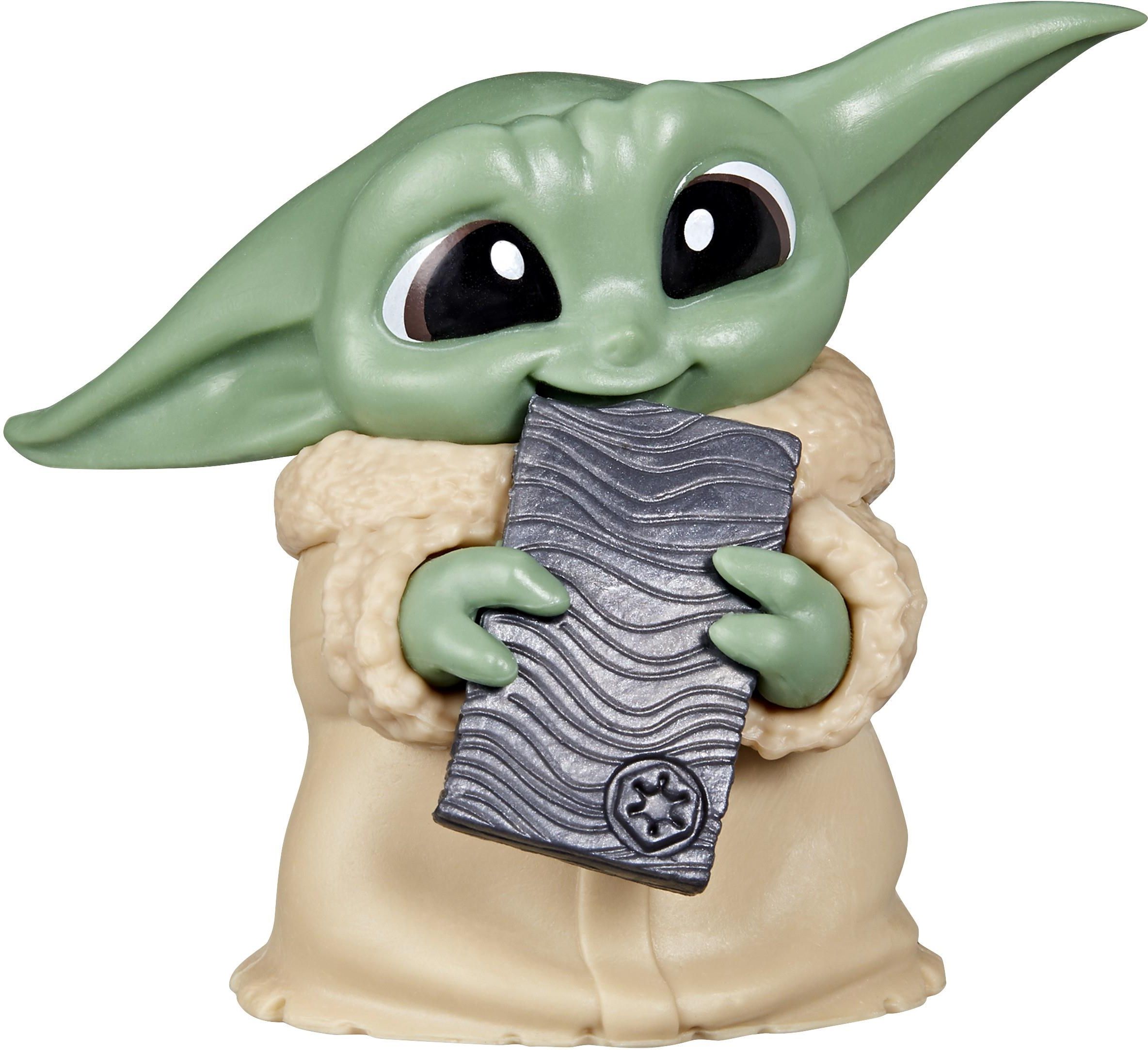 Hasbro Star Wars Mandalorian Grogu Baby Yoda Beskar Bite Pose F5947