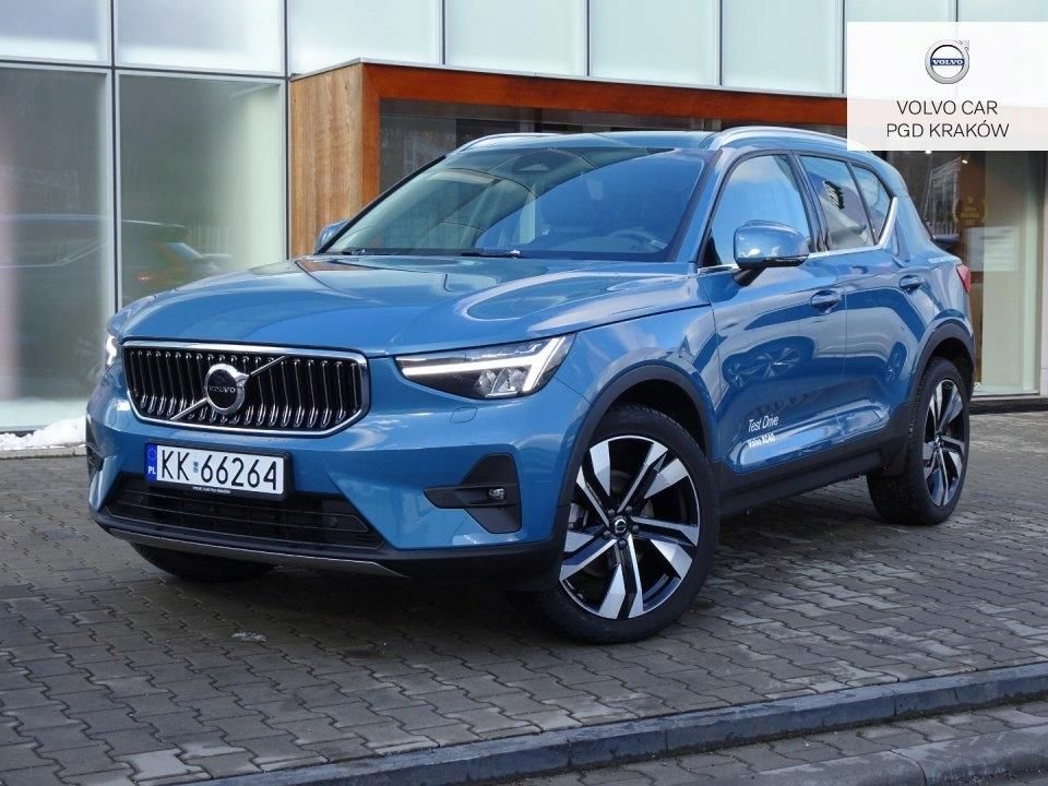 Volvo XC40 B4 (197+14KM) AWD Plus, Motyw Bright Opinie i ceny na