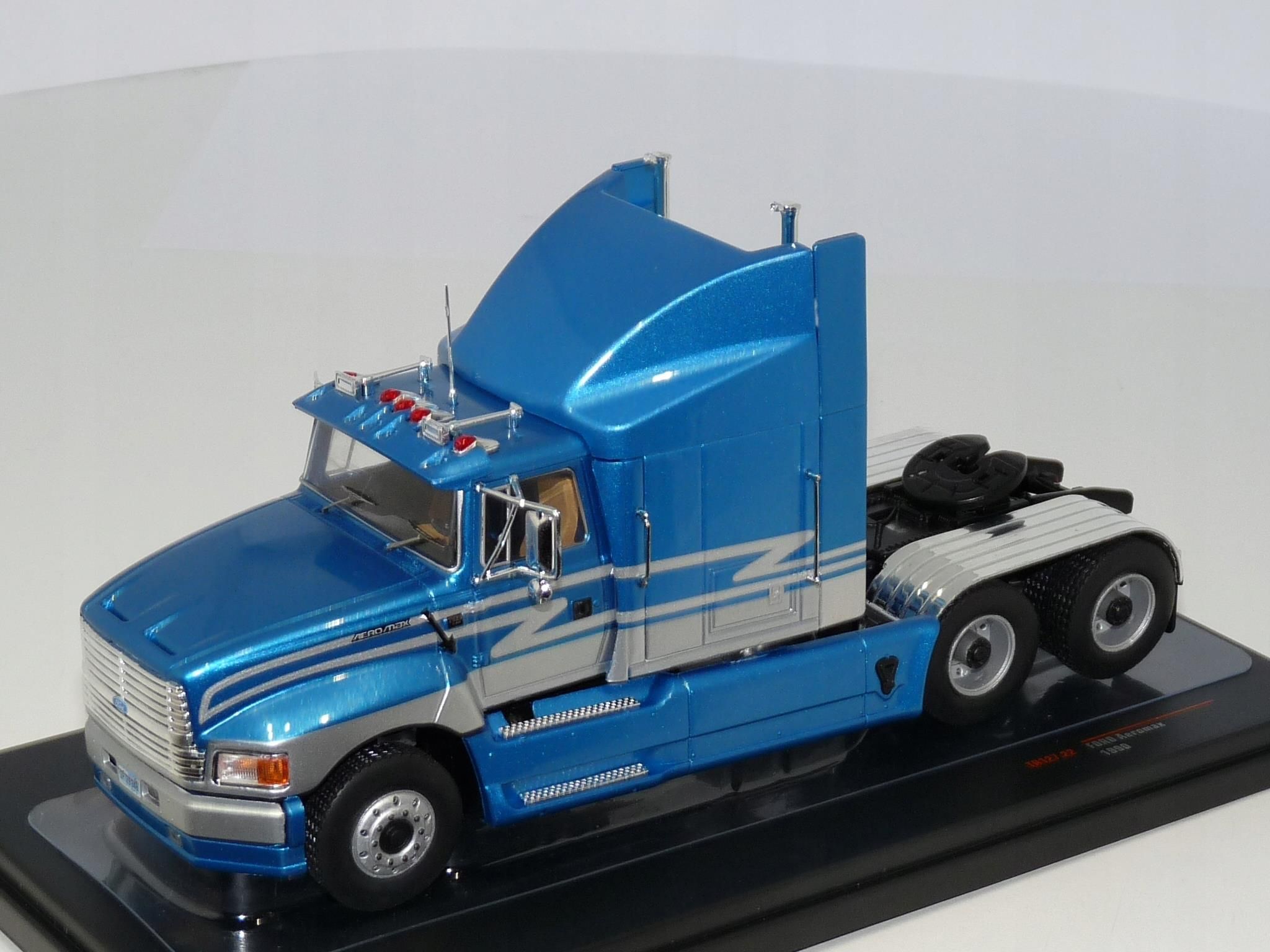 Ixo - Ixo - Camion MACK SUPERLINER MAGNUM 1985 gris métallisé réf