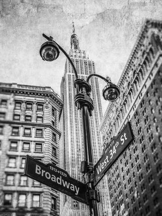 Zakito Posters Plakat 30x40cm Lampa uliczna i znaki uliczne z Empire State building w tle - Nowy Jork Assaf Frank