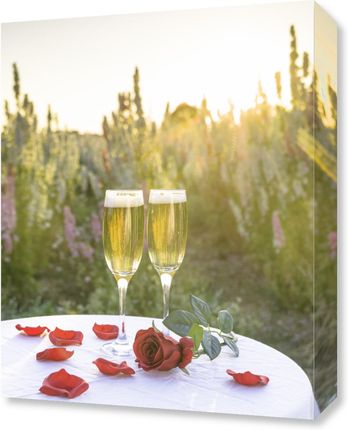 Zakito Posters Obraz 40x50cm Kieliszki do szampana i kosz kwiatów na stole w polu przy zachodzie słońca Assaf Frank