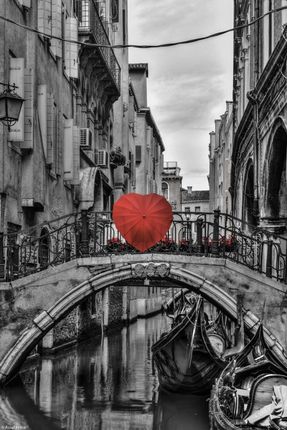 Zakito Posters Plakat 20x30cm Parasol w kształcie serca na mostku Assaf Frank
