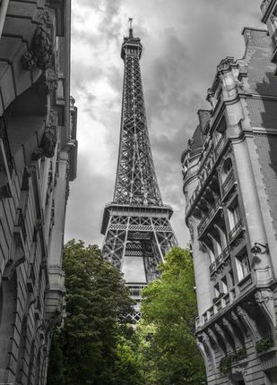 Zakito Posters Plakat 39,5x55cm Widok na Wieżę Eiffla z wąskiej uliczki w Paryżu Assaf Frank