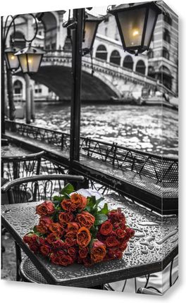 Zakito Posters Obraz 30x50cm Wiązka czerwonych róż na stole w ulicznej kawiarni Assaf Frank