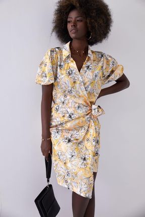 Kopertowa sukienka w kwiatowy print z kołnierzykiem żółta FG638